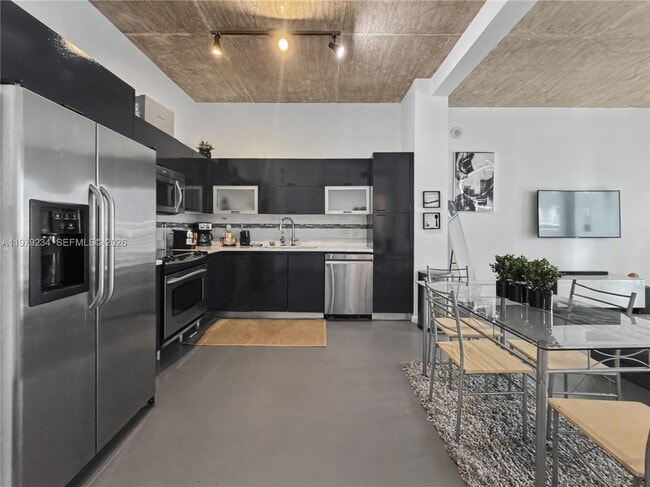 Photo - 234 NE 3rd St Unidad 608