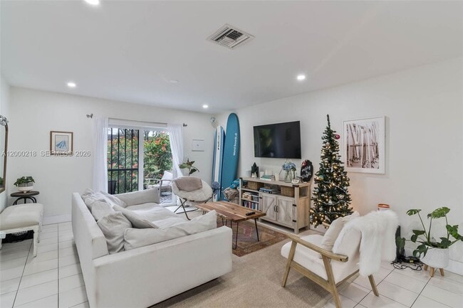 Photo - 970 Benevento Ave