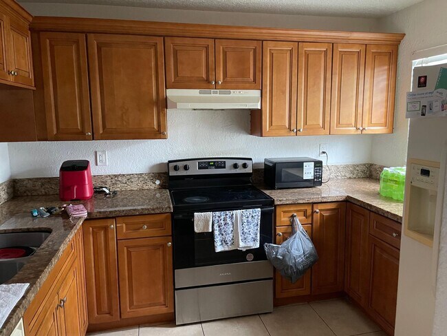 Building Photo - 8249 Fairway Rd