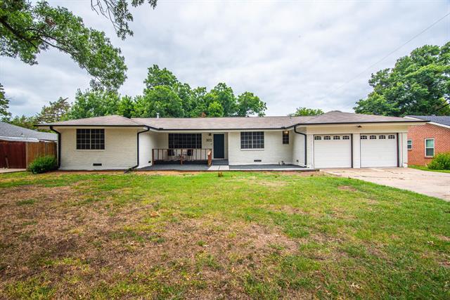 Building Photo - 302 Circle Dr