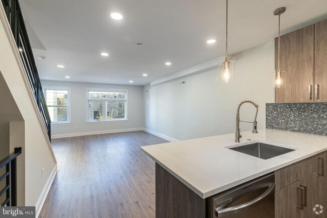Building Photo - 1702 N Gratz St Rental