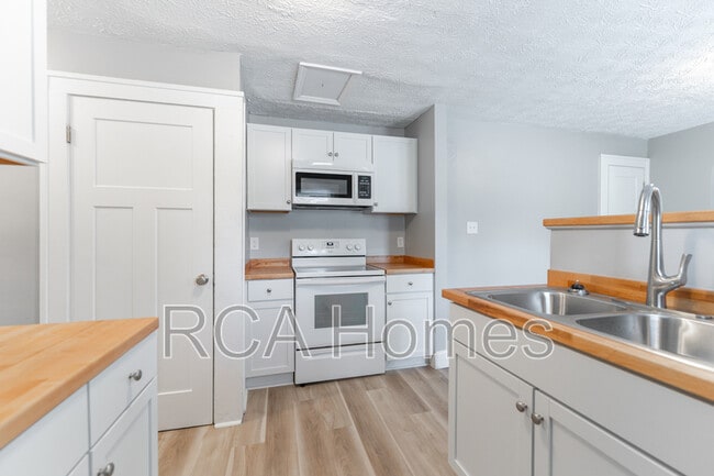 Building Photo - 1425 N Olney St