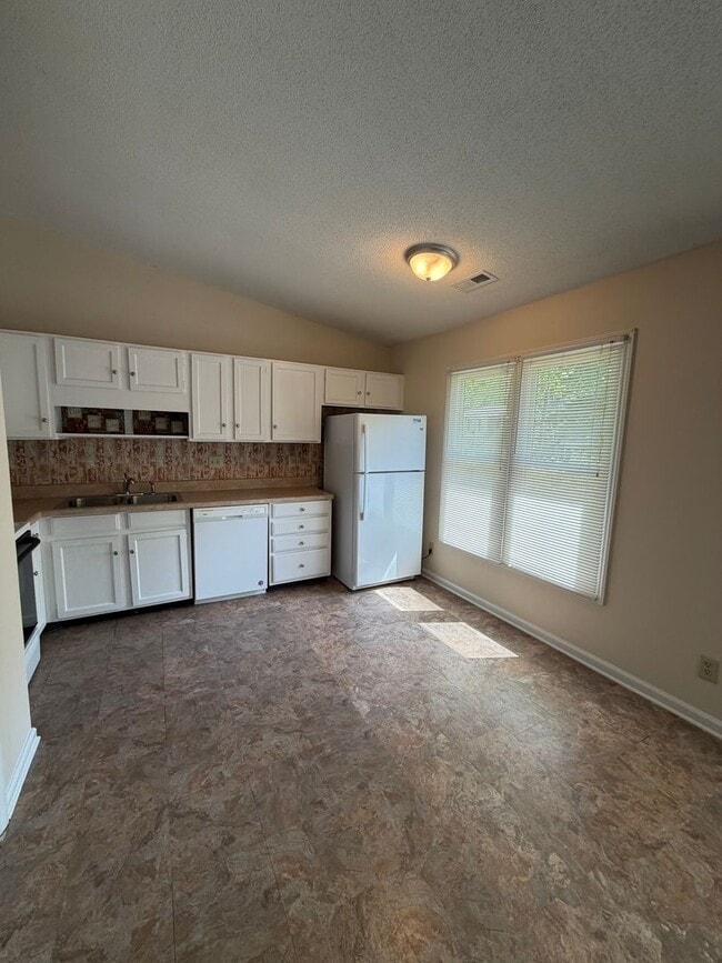 Photo - Carrboro / Brighton Sq. Apt. AVAILABLE