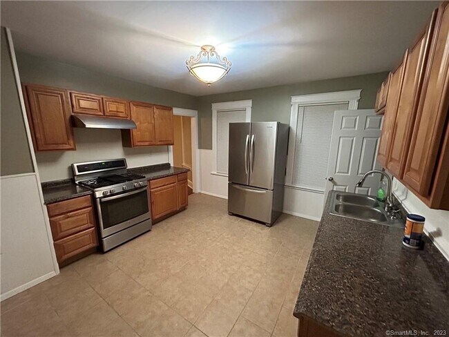 Photo - 735-737-737 Laurel Ave Unit 2