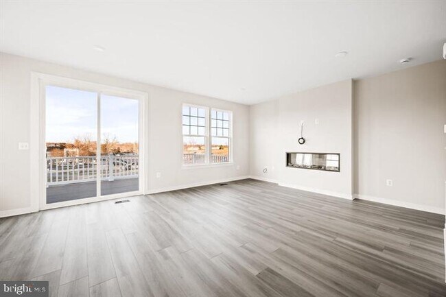 Photo - 42508 Invergordon Ter