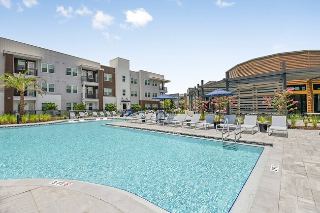 Building Photo - Residences at SweetBay Rental
