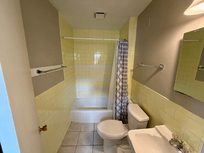 Photo - 316 E Locust St Unit 4