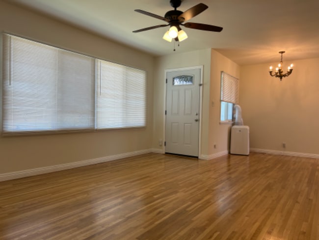 Building Photo - 3445 Carmona Ave
