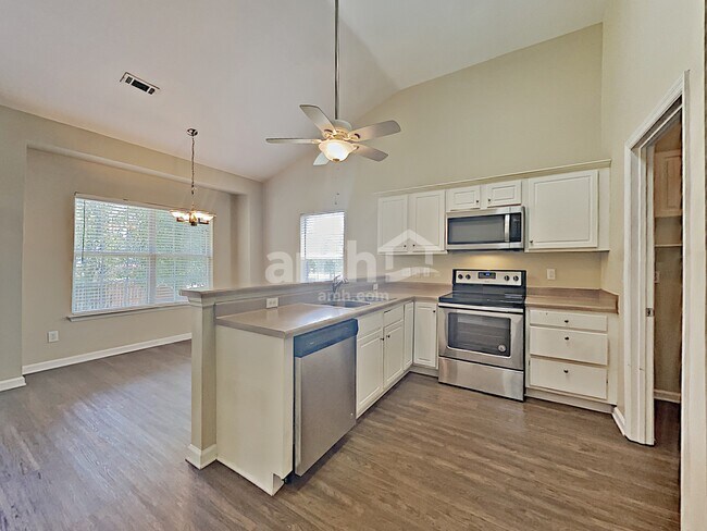 Photo - 1523 Cardinal Ln