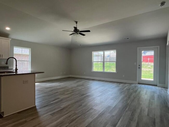 Photo - 108 Bingham Wy