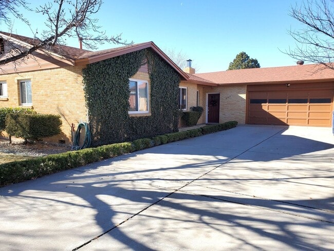 Photo - Updated 3 bed 2 bath near UPTOWN! Don't Mi...