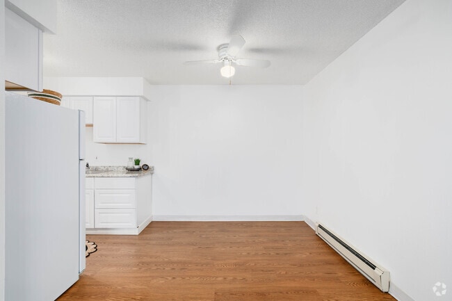 2BR, 2BA - 850SF - Dining Room