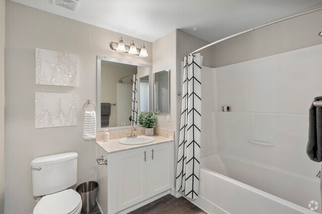 2BR, 2BA - 1,002SF - Bathroom