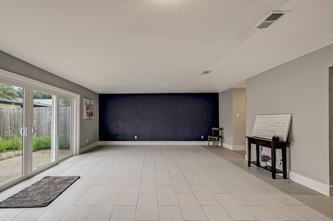 Building Photo - 13194 Trail Hollow Dr Rental
