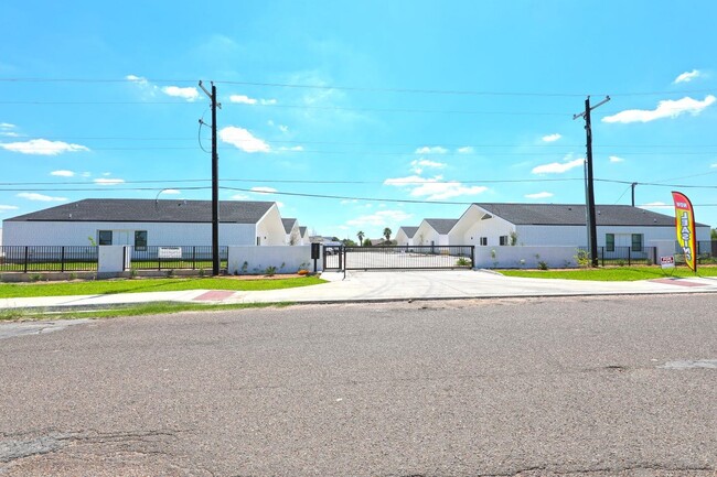 Photo - 3911 Casa Blanca Lake Rd Townhome