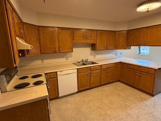 Unit 17 Kitchen - 442 Belgrade Ave