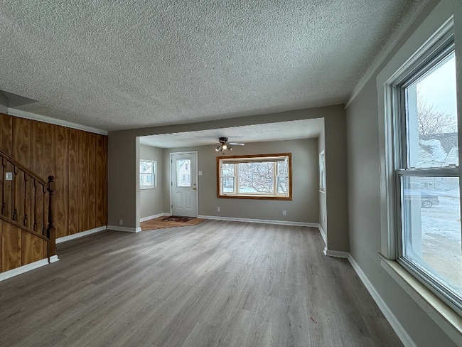 Photo - 84 W Kalama Ave