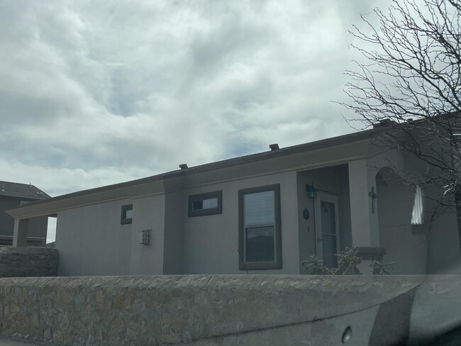 3848 Loma Adriana