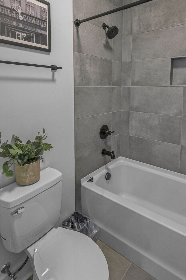 Fully Furnished 5 Bed, 3.5 Bath Located In... Rental House Rental in