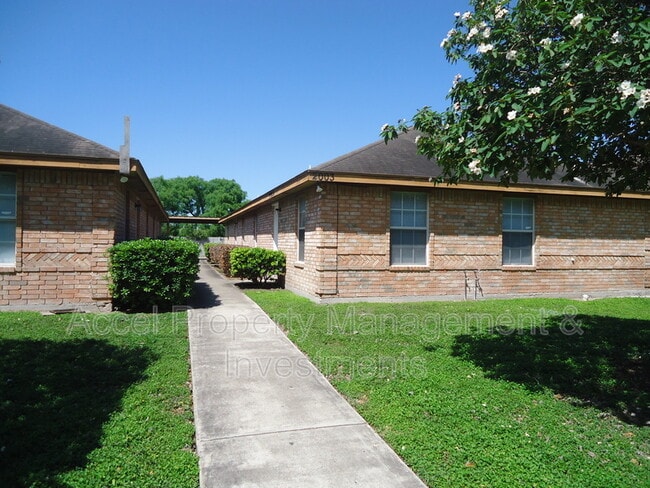 Building Photo - 2003 Villa Linda Ave Unit 2