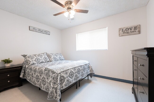 Photo - Executive Rental **Stylish & Fully Furnished 2-Bedroom in the Heart of Farmington – Flexible Leas... Unit 4