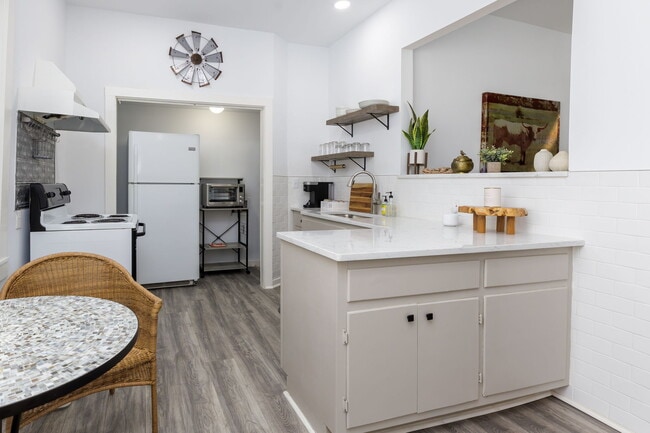 Photo - 110 E Craig Pl Unit 3