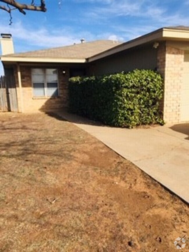 Building Photo - North Lubbock Duplex Rental