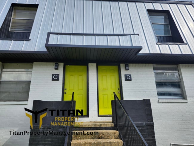 Photo - 2 bed/1 bath Townhouse Unit 1619 Longview St. Apt D