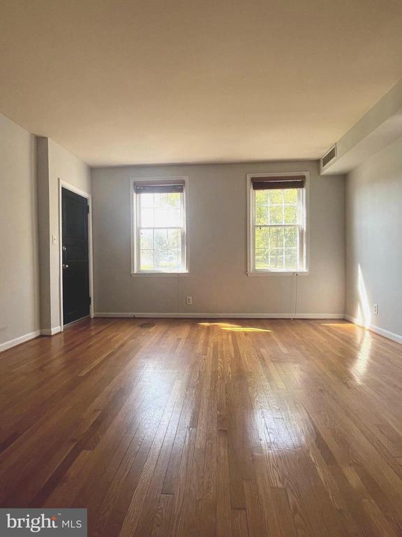 Building Photo - 7 Russell Rd Unit A Rental