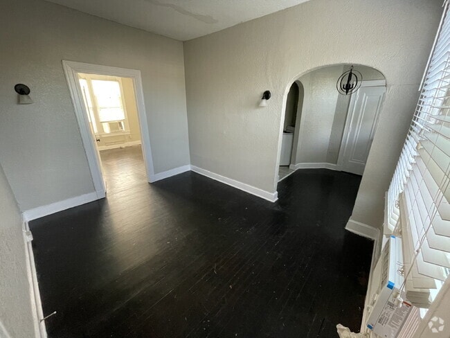 Building Photo - 200 E Dewey Pl Unit 7 Rental