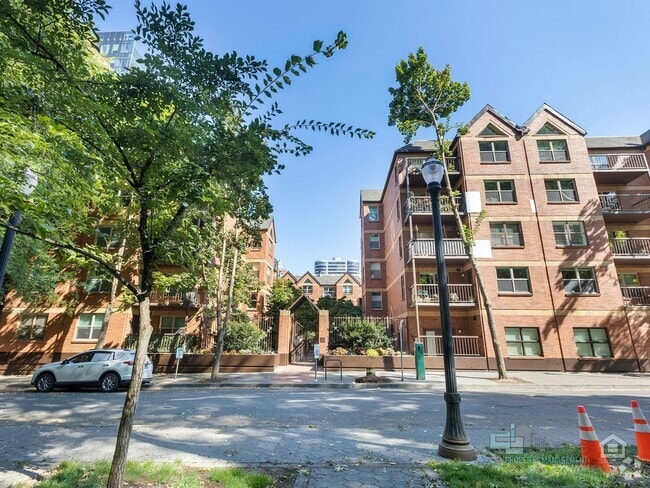 Building Photo - University Park 2 Bd/1 Bth With Fitness Ce... Unit 328 Rental