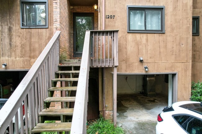 Photo - 1207 Timbers Ln