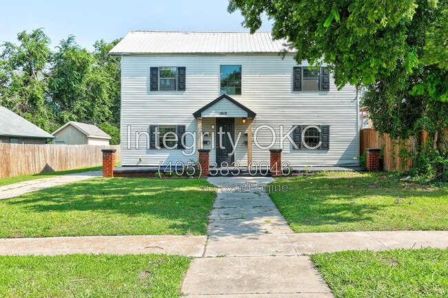 Building Photo - 1919 NW 11th St Unit 4d