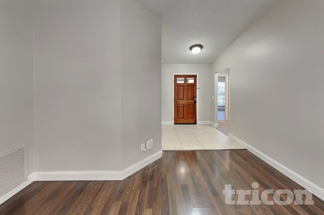 Photo - 1115 Hardwood Dr