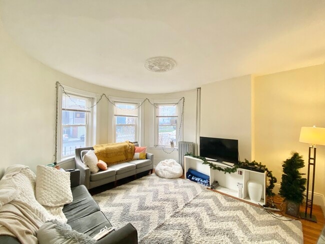 Building Photo - 96 Calumet St Unit 1