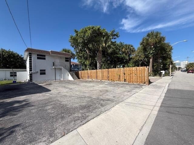 Photo - 302 N Tamarind Ave