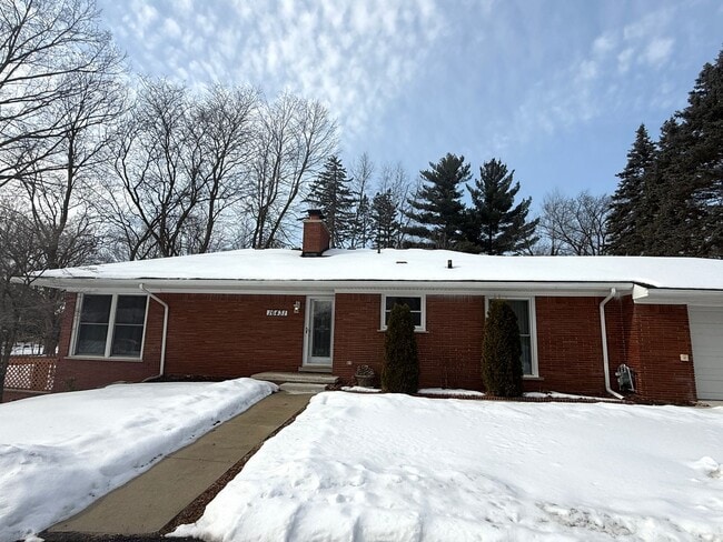 Building Photo - Move-In Ready 2 bedroom, 1.5 bathroom Home in Livonia