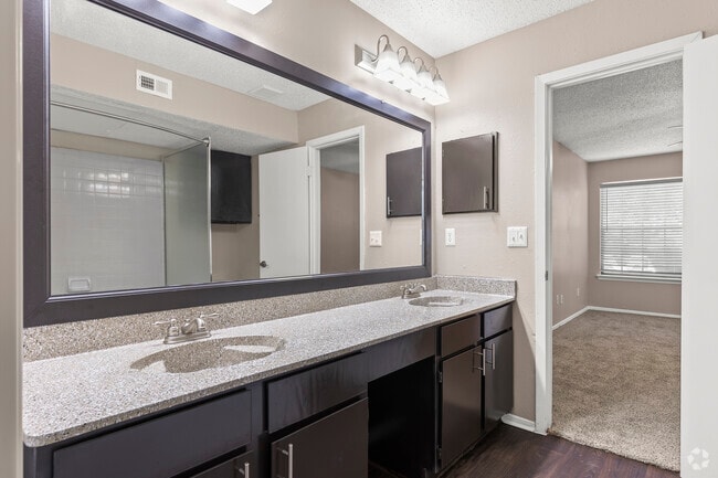2BR, 2BA - 960SF (B2) - Bathroom - Bravo Apartment Living