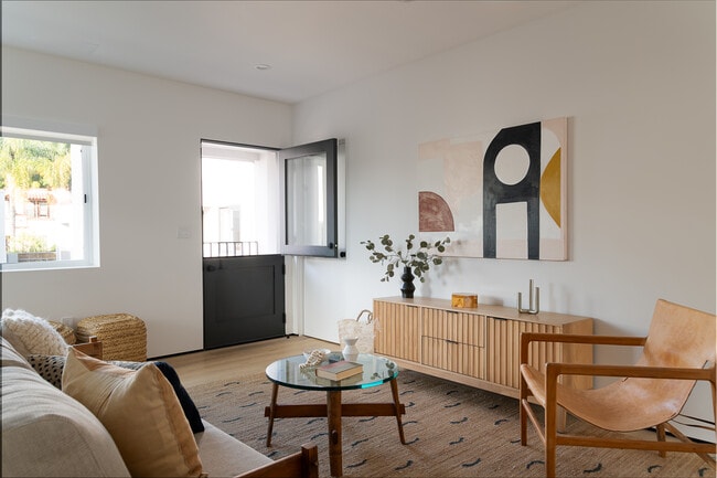 Unidad independiente de 2 dormitorios - 2016-2022 N Vista del Mar Ave