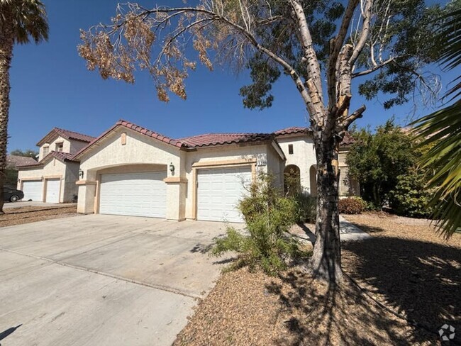 Building Photo - Silverado Ranch Single Story Home - 3 Bedr...