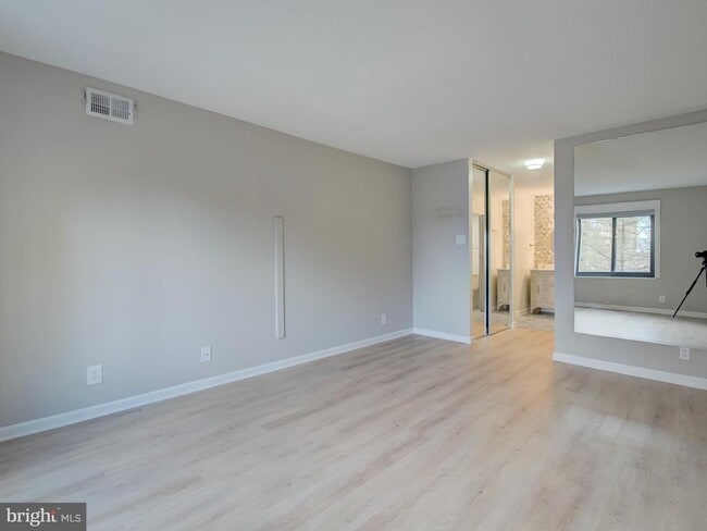 Photo - 309 Yoakum Pkwy Unidad 504