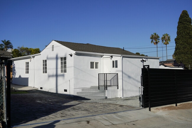 Building Photo - 3053 Valle Ave