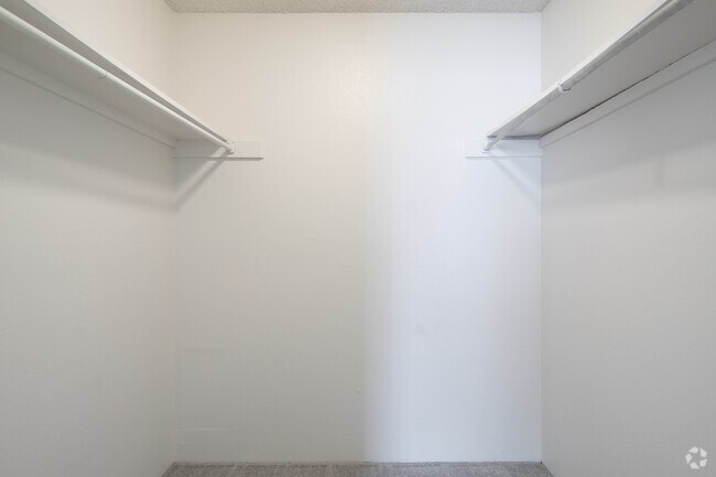2BR, 1BA - 840SF