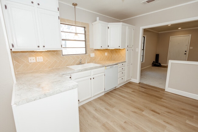 Photo - 3609 Cumberland Ave Unit A - Front 2 bed 1 bath