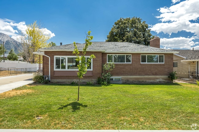 Building Photo - 2670 E Lambourne Ave Rental
