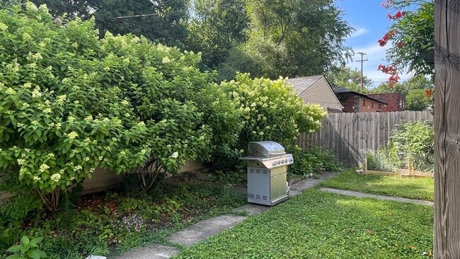Photo - 1812 W 45th St