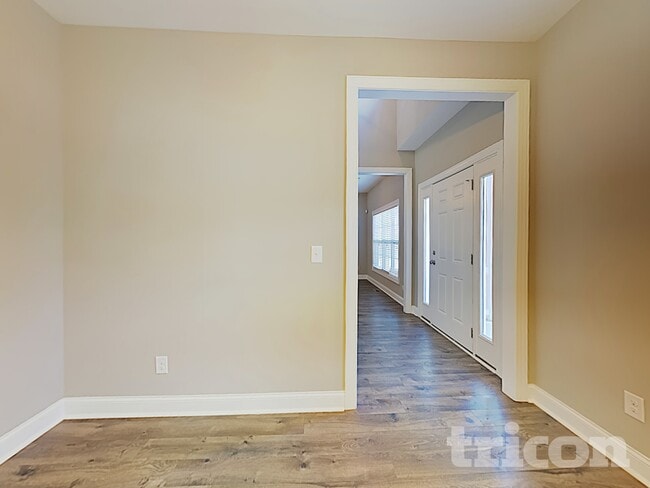 Photo - 465 Hunter Way