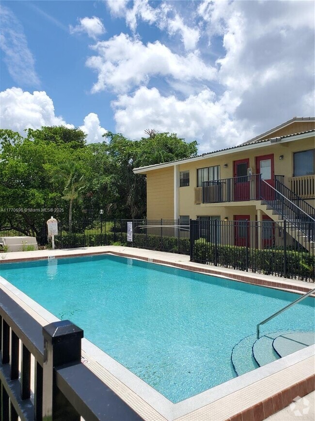 Building Photo - 2661 Riverside Dr Unit 4 Rental