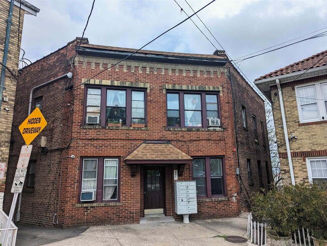 Building Photo - 601 Columbia Ave Unit 104