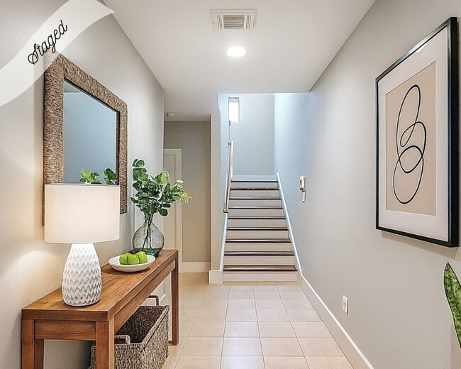 Photo - 404 Parker St